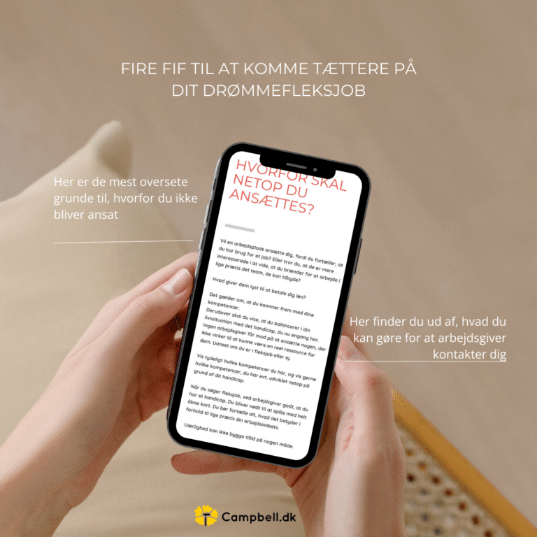 hænder der holder en mobil, som viser en side fra Tinas E-bog: Fire fif til at komme tættere på dit drømmefleksjob